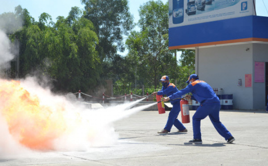 Petrolimex Quảng Ngãi: Nâng cao kỹ năng chữa cháy và cứu nạn, cứu hộ