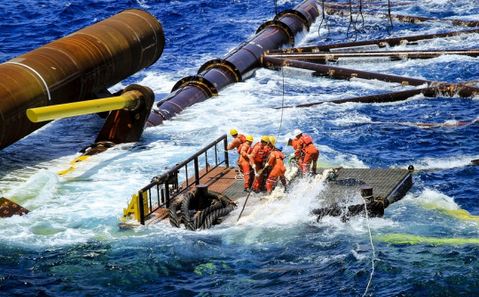 Ngành dầu khí toàn cầu chao đảo vì khủng hoảng, vì sao Petrovietnam vẫn trụ vững?