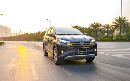Toyota Rush giảm giá bán lẻ, tăng sức cạnh tranh với Mitsubishi Xpander