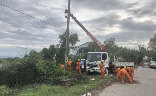 EVNCPC dồn sức xử lý sự cố điện do bão tại Thừa Thiên – Huế