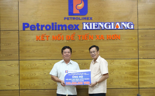 Petrolimex Sài Gòn hỗ trợ bệnh nhân nghèo tỉnh Kiên Giang 100 triệu đồng