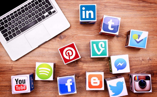 Ảnh hưởng của việc sử dụng phương tiện truyền thông xã hội quá mức đến hiệu suất công việc của người lao động tại UBND quận Bình Thạnh, TP. Hồ Chí Minh