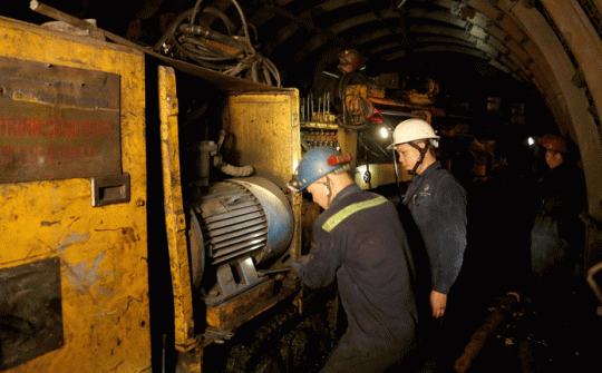 Than Nam Mẫu lần đầu tiên tổ chức Hội thi đào lò nhanh bằng thiết bị cơ giới