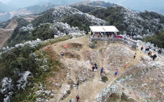 Thời tiết 11-1: Miền Bắc chìm sâu trong khối không khí lạnh, vùng núi xuất hiện băng tuyết trên diện rộng