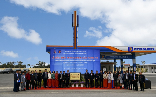 Petrolimex Thanh Hóa: Gắn biển công trình chào mừng 65 năm Petrolimex tại CHXD 15