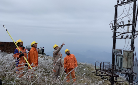 Lưới điện vận hành ổn định giữa thời tiết băng tuyết cục bộ tại một số tỉnh miền Bắc