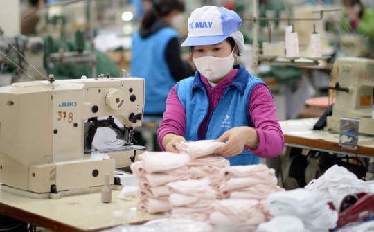 Việt Nam xuất khẩu 1,37 tỷ khẩu trang y tế trong năm 2020