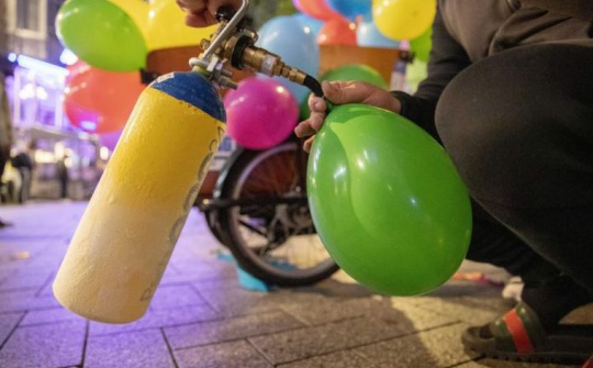 Đề xuất cấm sử dụng “khí cười” cho vui chơi, giải trí bất hợp pháp