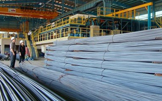 Giá thép xây dựng tăng mạnh dù tiêu thụ giảm