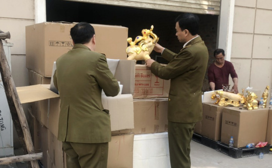 Liên ngành bắt giữ vụ sang chiết rượu cực "khủng" trên địa bàn Hà Nội