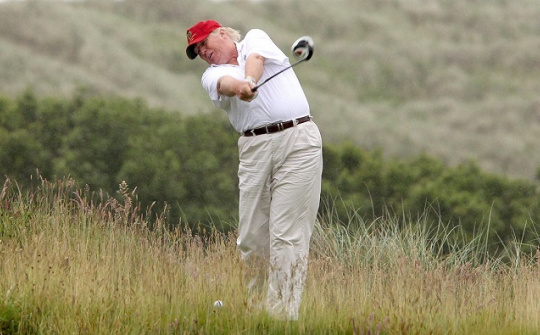 [Quốc tế nổi bật] Ông Trump đi chơi Golf sau khi rời Nhà Trắng