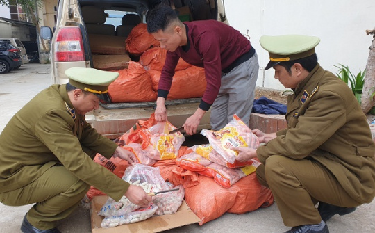 Gần 500kg xúc xích và chả cá nhập lậu bị thu giữ tại Lạng Sơn