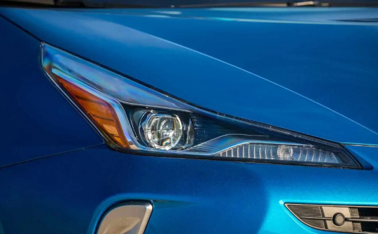 Top 10 xe gắn bó với người dùng ít nhất 15 năm: Xe Toyota "bất bại"