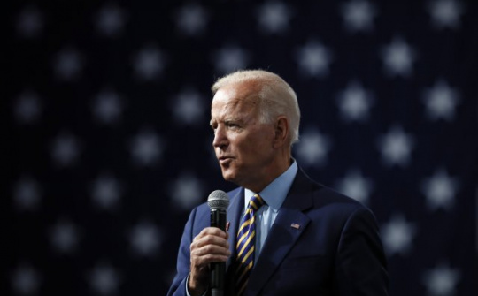 [Quốc tế nổi bật] Ông Biden dùng lại Obamacare