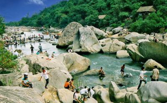 Sự hình thành hình ảnh điểm đến: Tính chuyên nghiệp và tín nhiệm của nguồn thông tin trực tuyến hữu ích như thế nào?