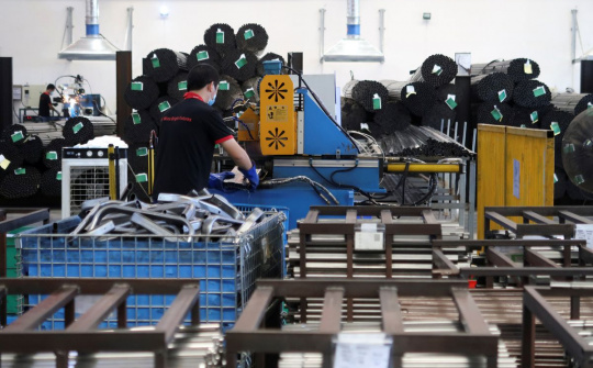 Thiếu điện khiến hoạt động sản xuất chế tạo tại Trung Quốc chạm đáy 18 tháng