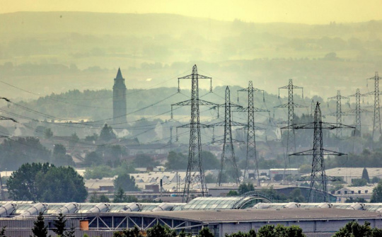 Forbes: Một cuộc khủng hoảng điện toàn cầu đang dần hình thành, không nước nào an toàn trước "bão"