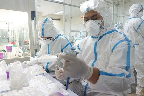 Đề xuất tạm dừng kinh doanh tạm nhập, tái xuất trang phục phòng chống dịch