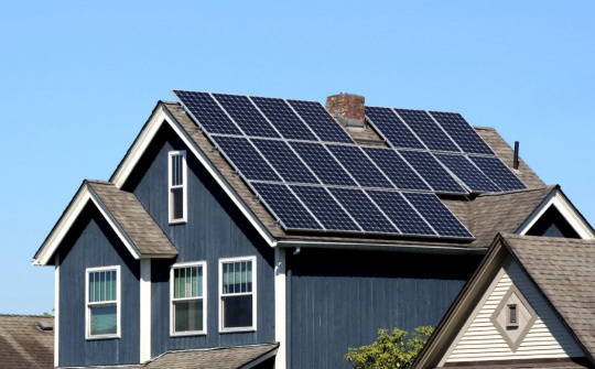 Các yếu tố ảnh hưởng đến quyết định sử dụng hệ thống điện mặt trời mái nhà của người dân thành phố Hồ Chí Minh