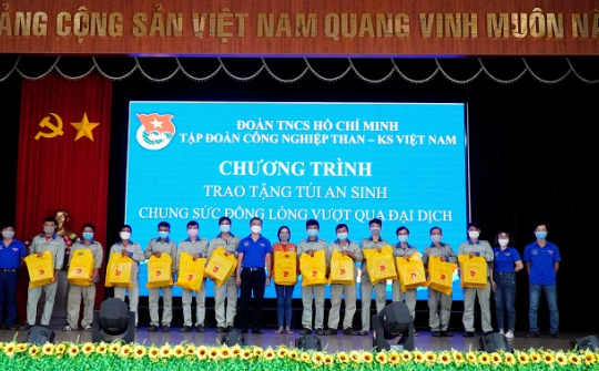 Tuổi trẻ TKV: Những món quà nhỏ mang theo tình cảm lớn