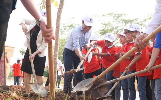 Toyota Việt Nam khởi động Chương trình “TOYOTA CHUNG TAY XANH HÓA HỌC ĐƯỜNG” 2021