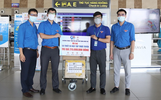 Tuổi trẻ EVN tặng 50 thiết bị học trực tuyến trị giá 215 triệu đồng cho các cháu học sinh tại TP.HCM