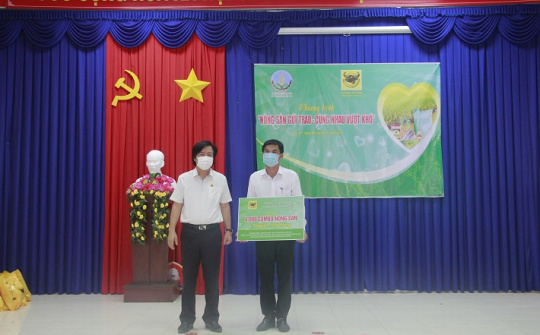 Công ty CP Phân bón Bình Điền: Trao 6.000 suất quà đến các hộ gia đình có hoàn cảnh khó khăn