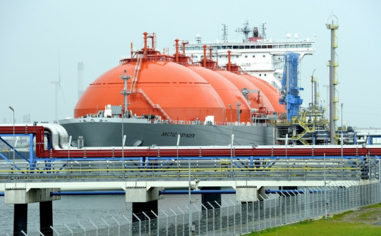 Giá khí LNG tại Châu Á tăng sốc 42% trong phiên giao dịch, lập mức cao kỷ lục mới