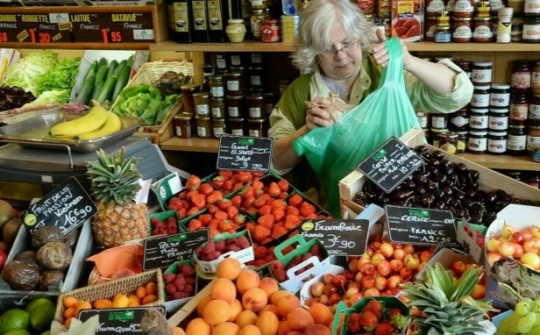 Pháp cấm sử dụng bao bì nhựa với trái cây và rau quả chưa qua chế biến từ tháng 1/2022