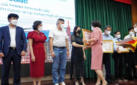 Hệ thống siêu thị GO!, Big C, Tops Market nhận Bằng khen của UBND TP. Hồ Chí Minh trong công tác phòng chống dịch