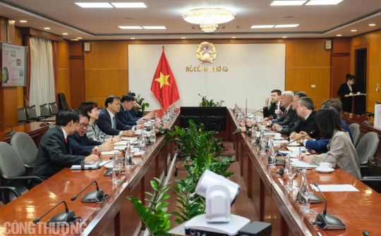 Việt Nam - Cộng hoà Séc: Thúc đẩy hợp tác trong lĩnh vực sản xuất ô tô