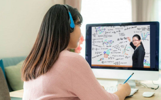 Hiện trạng và giải pháp tạo hứng thú học trực tuyến cho sinh viên Trường Đại học Văn Lang