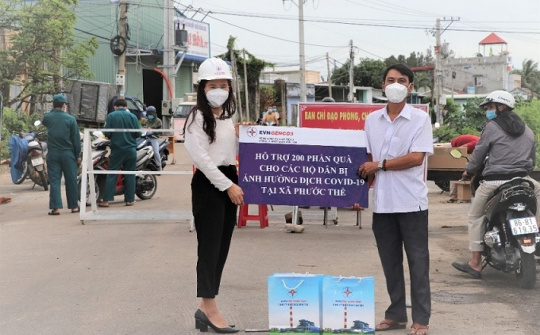 [Truyền thống Công Thương] Công ty Nhiệt điện Vĩnh Tân tặng 200 phần quà cho các hộ dân tại vùng đỏ huyện Tuy Phong