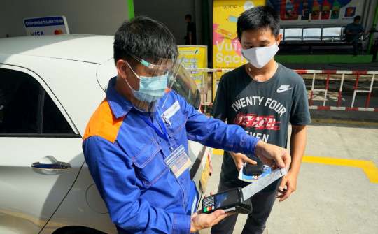 Trải nghiệm Thanh toán không tiền mặt & Tích điểm Petrolimex ID tại Sài Gòn