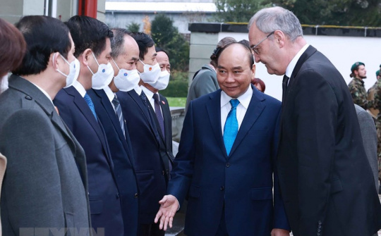 Chủ tịch nước đến Geneva, bắt đầu thăm chính thức Liên bang Thụy Sĩ