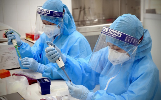 10 câu hỏi thường gặp về vaccine COVID-19 với người nhiễm HIV