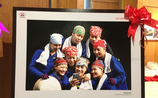 [Truyền thống Công Thương] TKV: Triển lãm ảnh và trao giải cuộc thi 'Nụ cười Than - Khoáng sản Việt Nam"