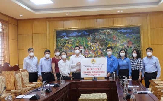 Hơn 7 tỉ đồng hỗ trợ người lao động ngành Hóa chất bị ảnh hưởng do dịch Covid-19
