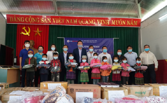 Gói trọn yêu thương trong những phần quà gửi tặng vùng cao