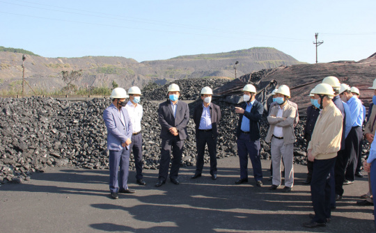 Lãnh đạo Tập đoàn TKV làm việc tại Công ty Than Quang Hanh