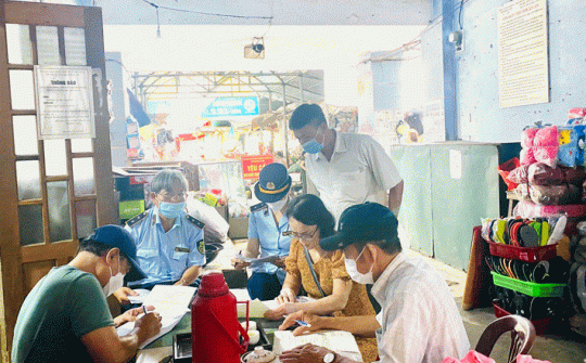 Quản lý thị trường Thừa Thiên-Huế: Tăng cường kiểm tra, kiểm soát, ổn định môi trường kinh doanh trong tình hình mới