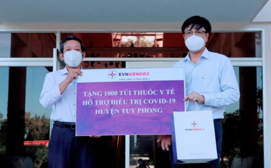 EVNGENCO3: Trao tặng 1.700 túi thuốc cho huyện Tuy Phong phòng, chống dịch COVID-19