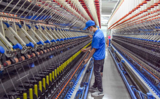 Xuất siêu tiếp tục trở lại, 11 tháng đạt 225 triệu USD