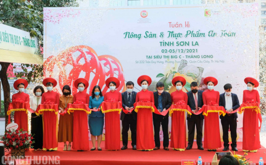 Khai mạc Tuần lễ Nông sản và thực phẩm an toàn tỉnh Sơn La tại siêu thị Big C Thăng Long