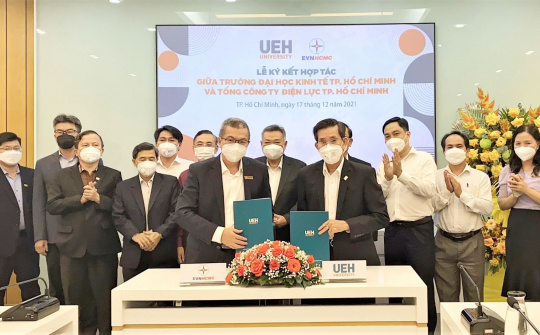EVNHCMC ký kết hợp tác đào tạo và phát triển nguồn nhân lực