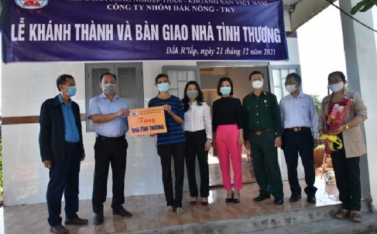 Công ty Nhôm Đắk Nông - TKV tặng 10 căn nhà tình thương