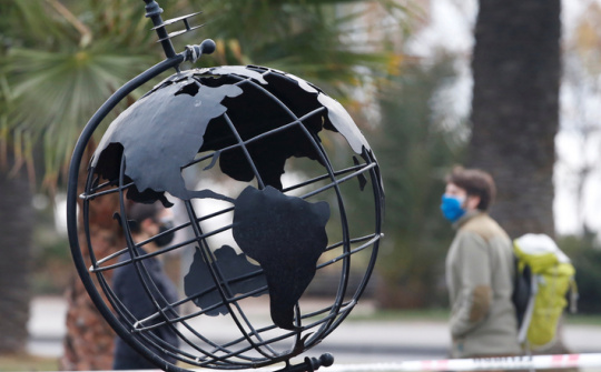 Kinh tế thế giới 2022: Lạc quan nhưng thận trọng trước đà phục hồi mong manh