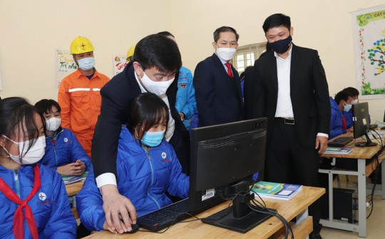 EVNNPC thắp sáng ước mơ cho học sinh nghèo vùng cao