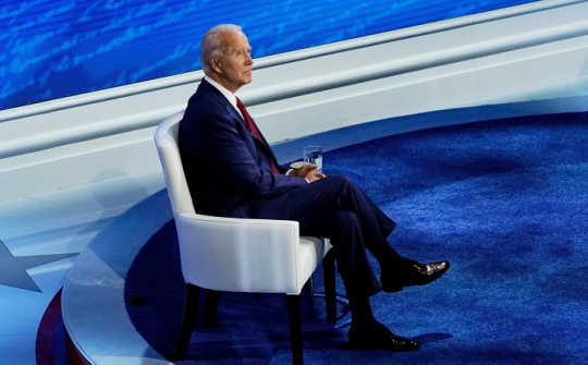 [Quốc tế nổi bật] Ông Biden quyết bạo chi vì Trung Quốc bám sau