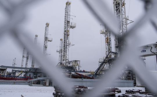 Giá dầu thô giảm, lo ngại nhu cầu sử dụng dầu đi xuống